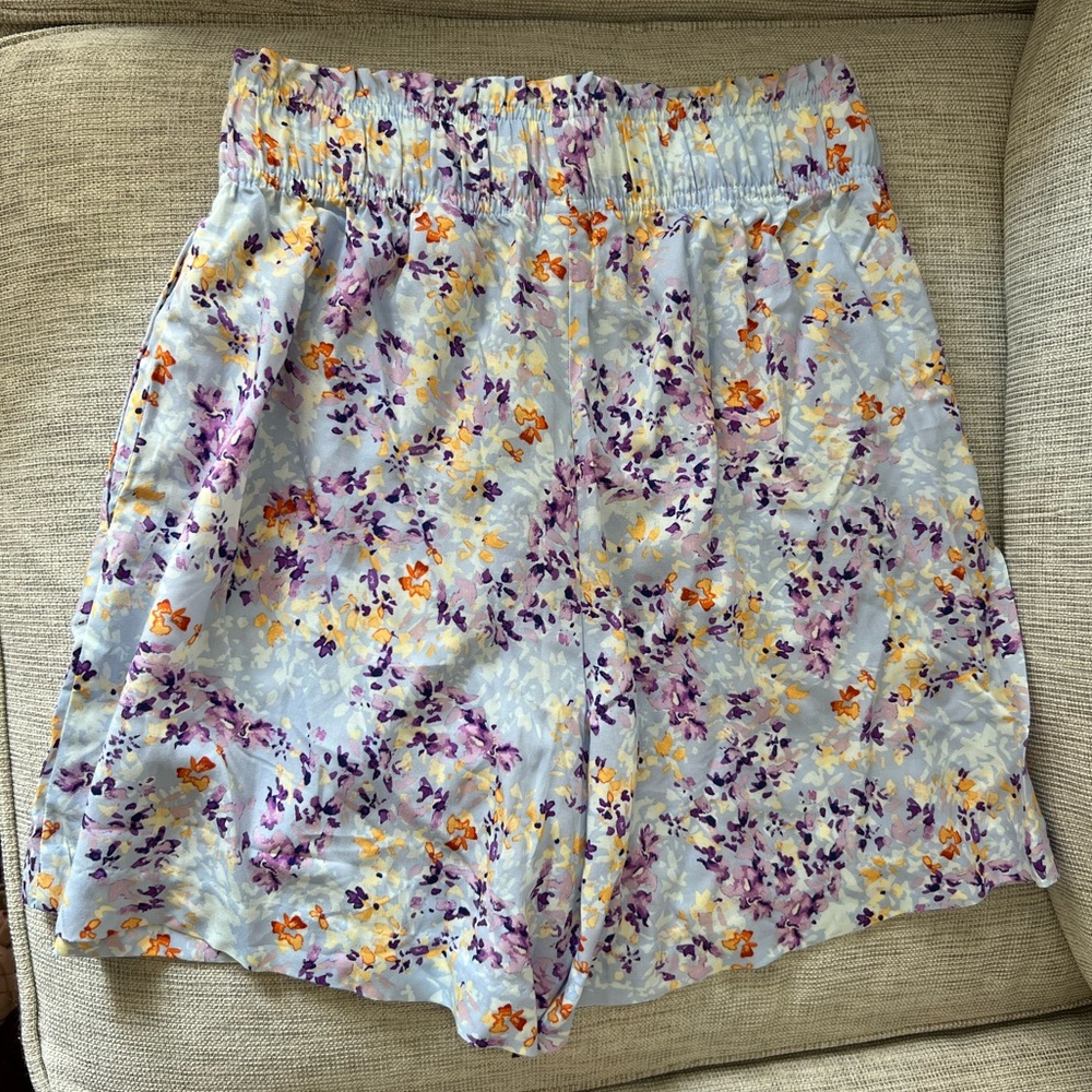 H&M Small blue floral high waist shorts NWT